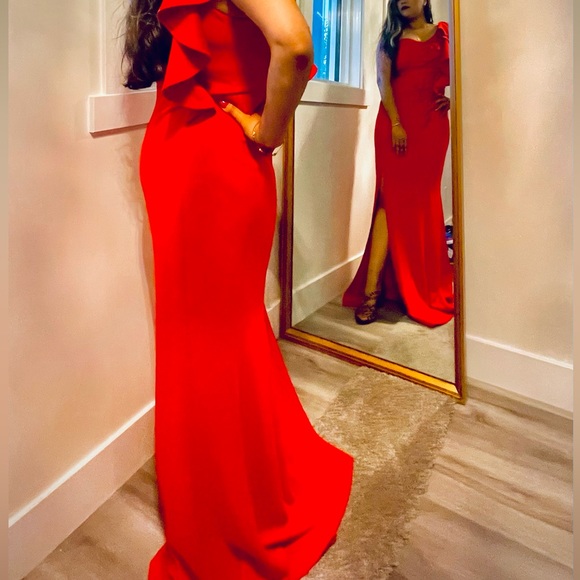 Wore only once. Large size red dress/gown - Picture 2 of 2